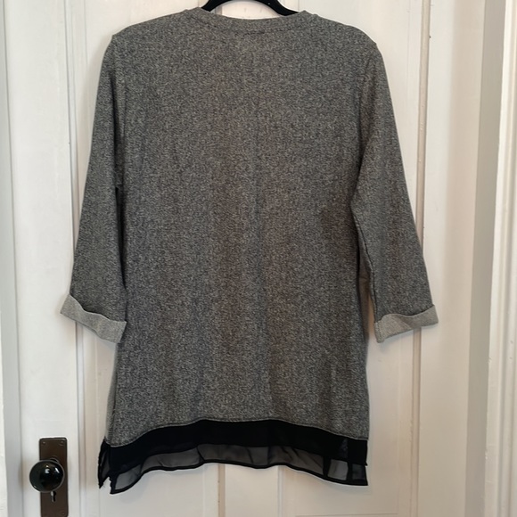 Chi Shee Sheer Hem Zip Shoulder Blouse - Picture 6 of 6